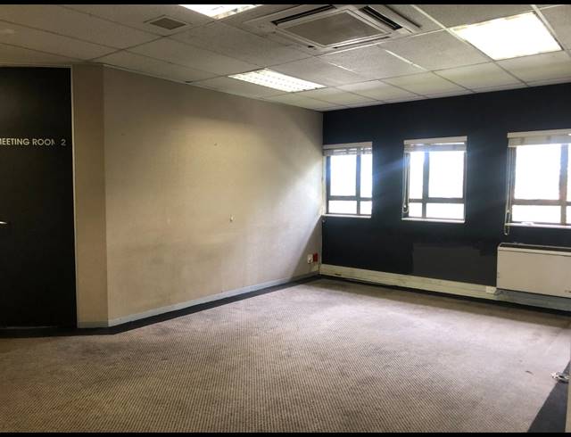 639M² OFFICE TO LET IN HYDE PARK